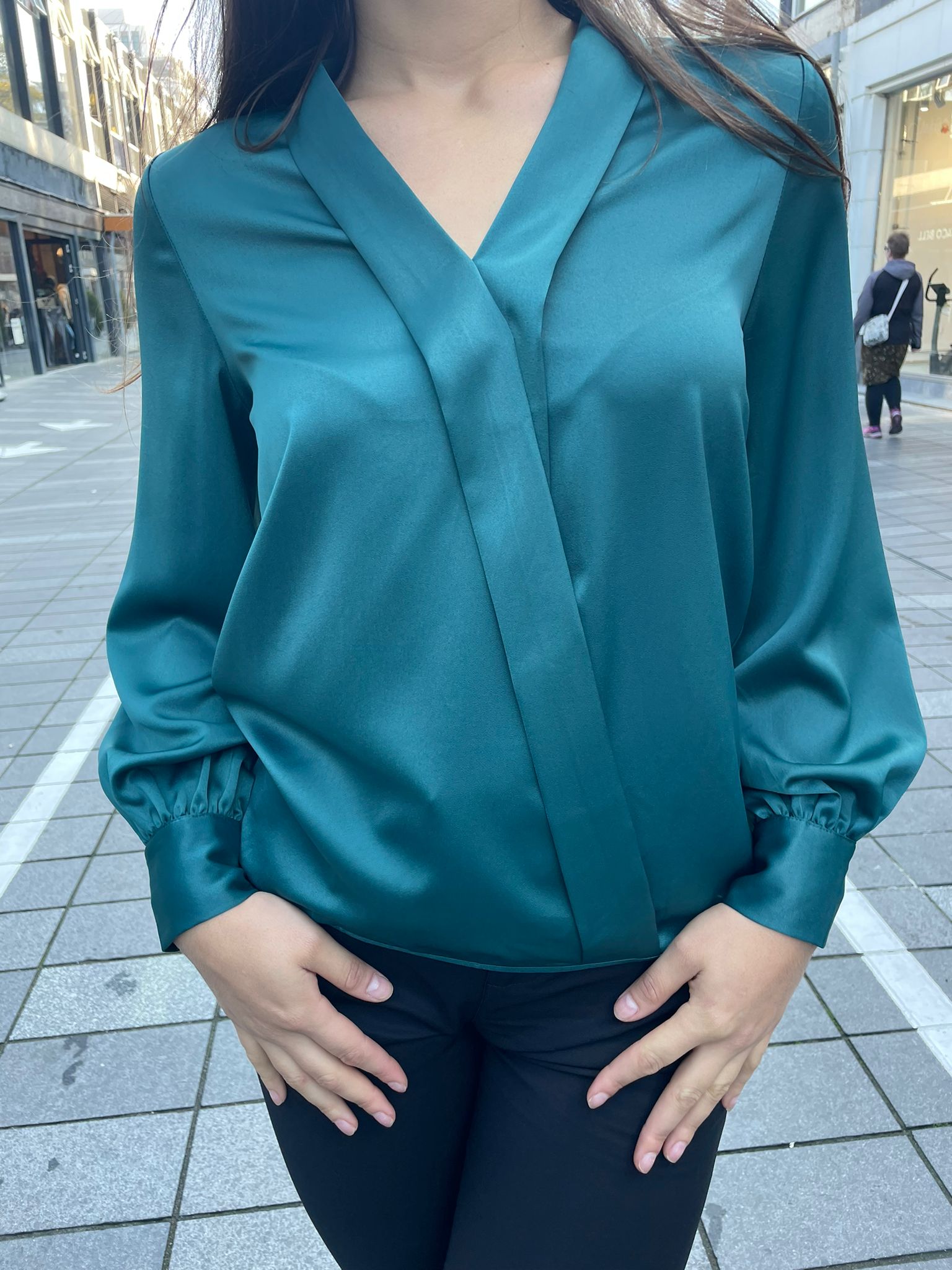 College Hallo Syndicaat Satijnen blouse | Donna Li